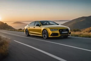 Une Audi RS7 en mouvement sur une route de montagne déserte, les premiers rayons de soleil brillant sur sa surface métallique, lors de l'heure dorée, en résolution 4k.
