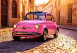 Une Fiat 500 de couleur rose vibrante se baigne dans la lumière dorée de l'heure dorée, stationnée sur une rue pavée éclairée par le soleil, couleurs pastels, rendu Octane, finition mat doux.